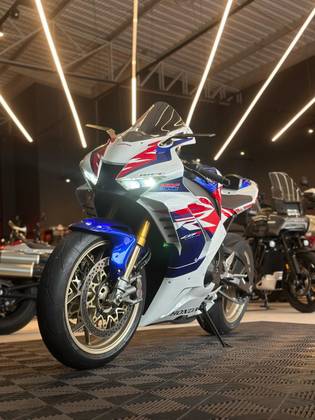 HONDA CBR 1000RR-R FIREBLADE SP HONDA CBR 1000RR-R FIREBLADE SP